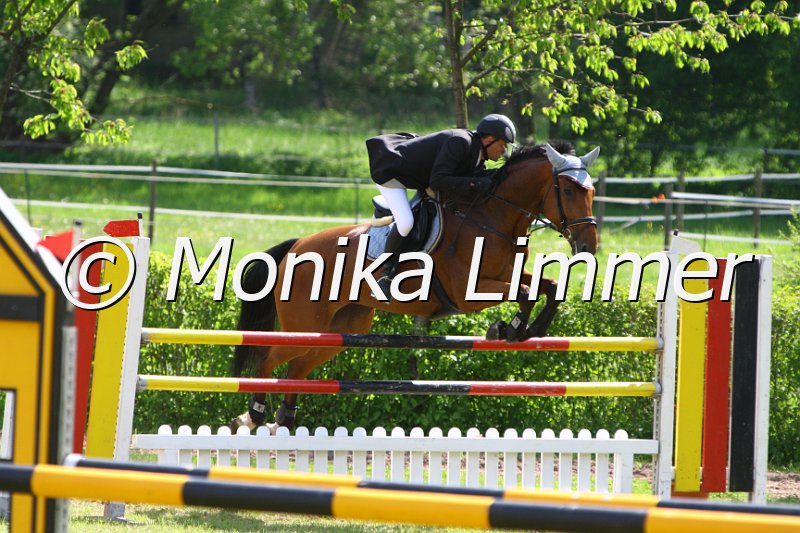 005M7047_Chanel_M Springen x.JPG